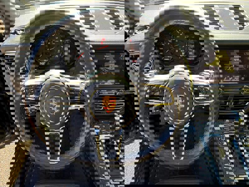 Image Porsche 慍慣⁮吨灹㤠䈵⠩ㄱ㈮㄰ⴳ⤾ 2.0 Phase 2 245 PDK7 PDLS+ TO GPS Caméra Carplay Sièges cuir élec à mémoires 18 positions chauffants